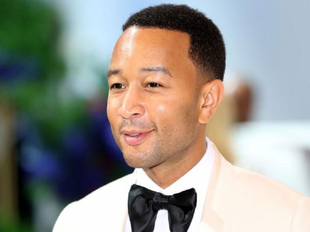 John Legend è l’uomo più sexy al mondo: la famosa rivista People ha incoronato il cantante che si definisce "perplesso"