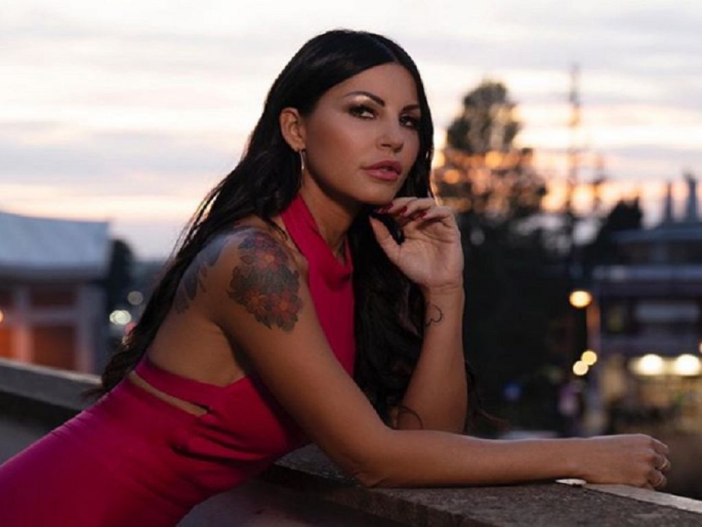 Eliana Michelazzo si dà alla musica: l'ex ex corteggiatrice di Uomini e Donne ed ex manager debutta con il singolo "Riparto da me" dedicato a Stefano Coppi