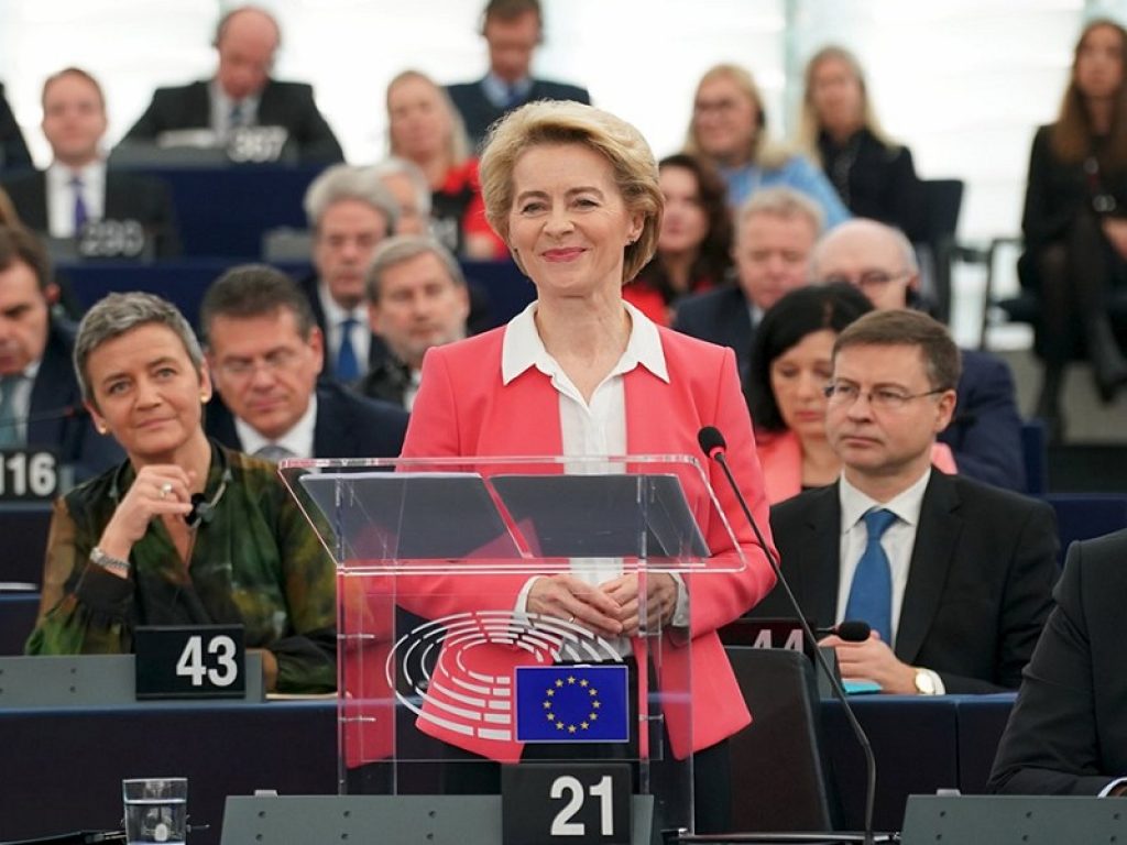 Il Parlamento europeo ha eletto la nuova Commissione europea di Ursula von der Leyen: 461 i voti favorevoli, entrerà in carica il 1° dicembre per cinque anni