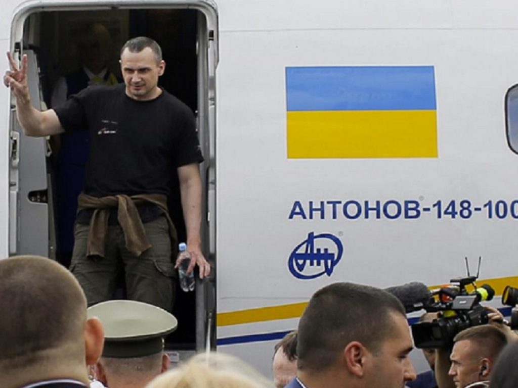 Il regista ucraino Oleg Sentsov, liberato dalla Russia, può finalmente ricevere il premio Sacharov 2018 di persona a Strasburgo