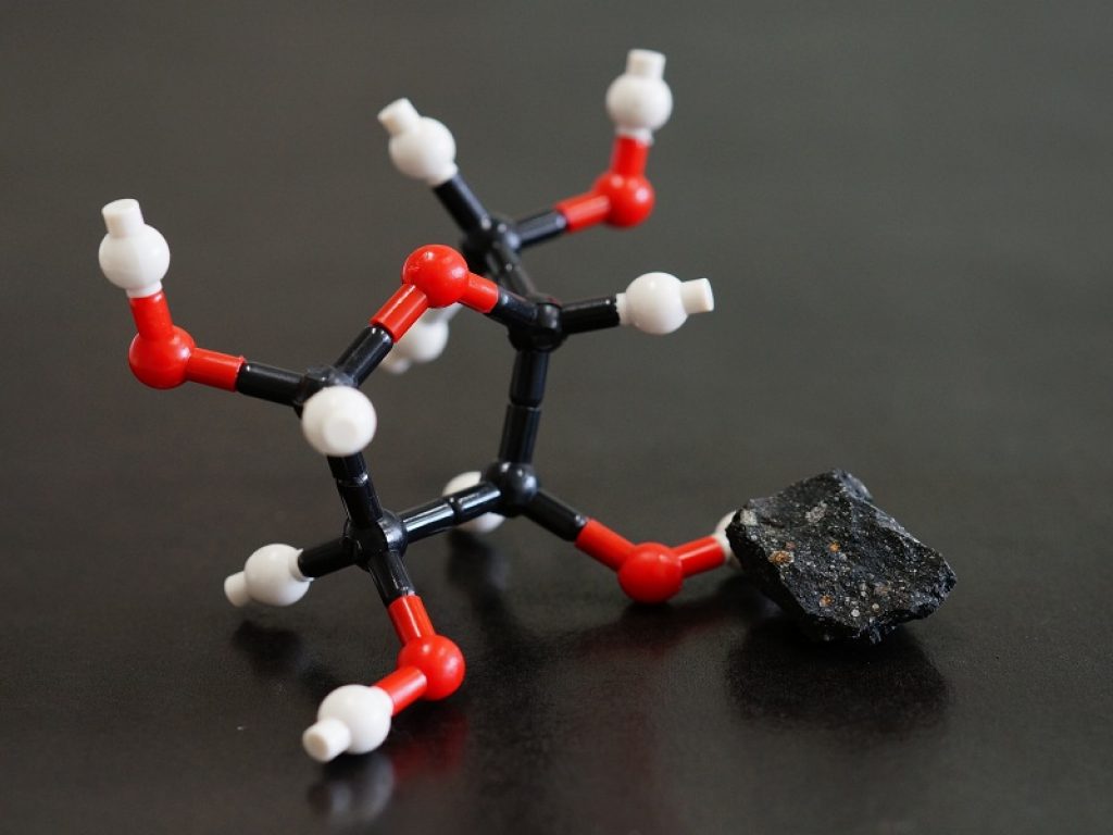 Una ricerca a guida giapponese ha individuato per la prima volta ribosio e altri zuccheri importanti per i processi biologici all’interno di due meteoriti ricche in carbonio