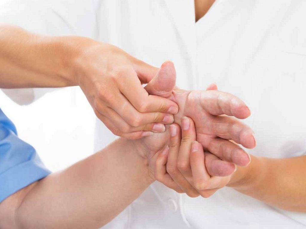 Artrosi della mano, colchicina fallisce nel lenire il dolore secondo i risultati dello studio COLAH presentato al congresso virtuale dell'EULAR