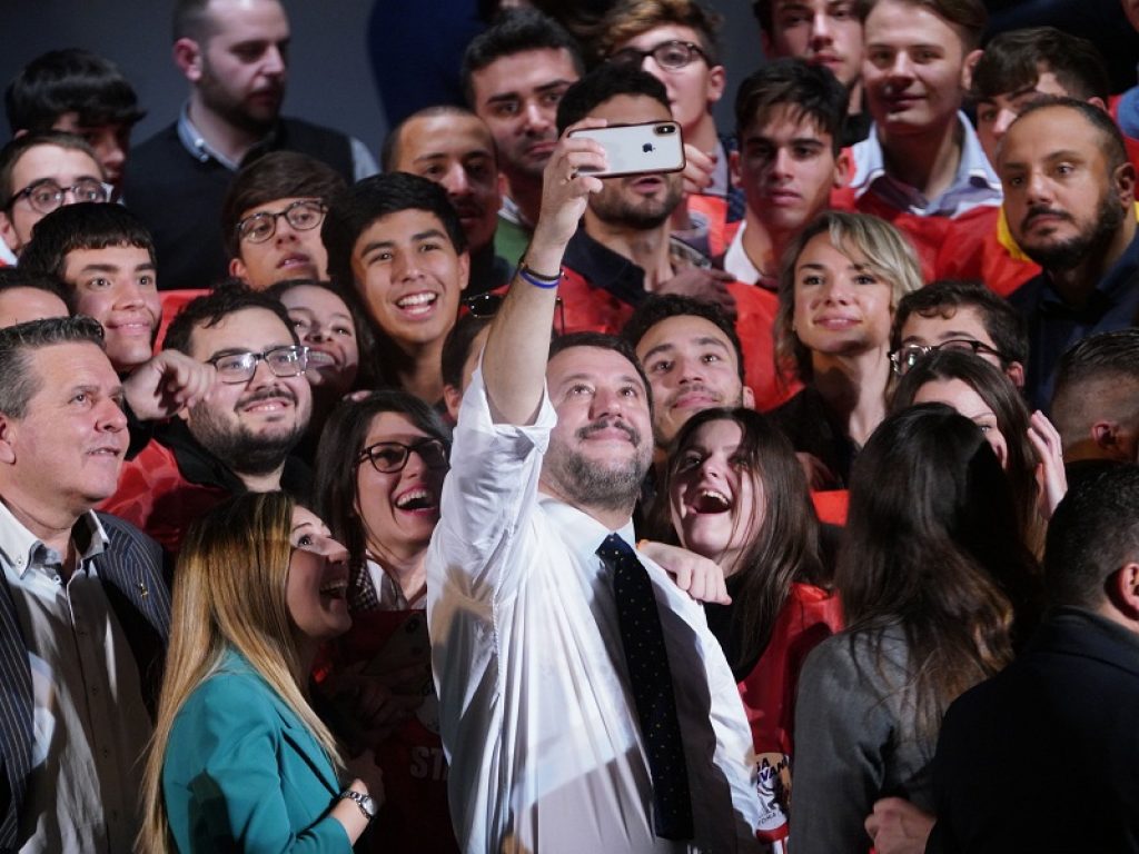 Sondaggi politici: la Lega di Salvini continua a salire e torna sopra al 35%. Male i partiti della maggioranza di governo: Partito democratico e Movimento 5 stelle perdono lo 0,3%