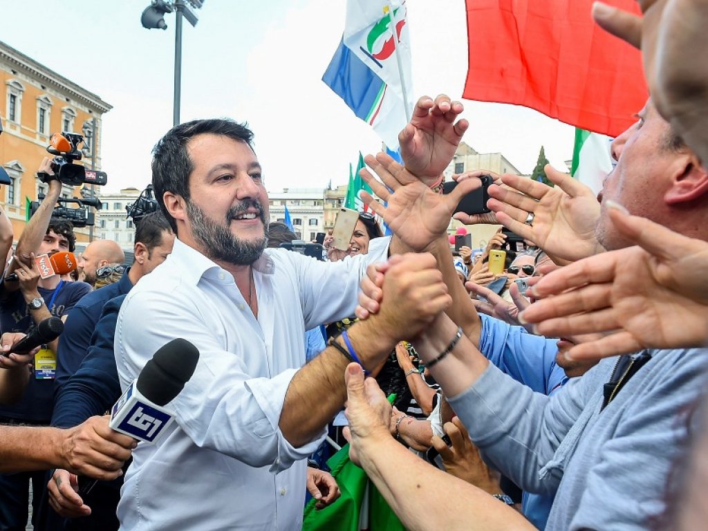 Sondaggi politici: la Lega di Salvini continua la risalita e arriva al 34,5%. Ancora in calo Movimento 5 stelle e Partito democratico. Fiducia nel Governo ai minimi