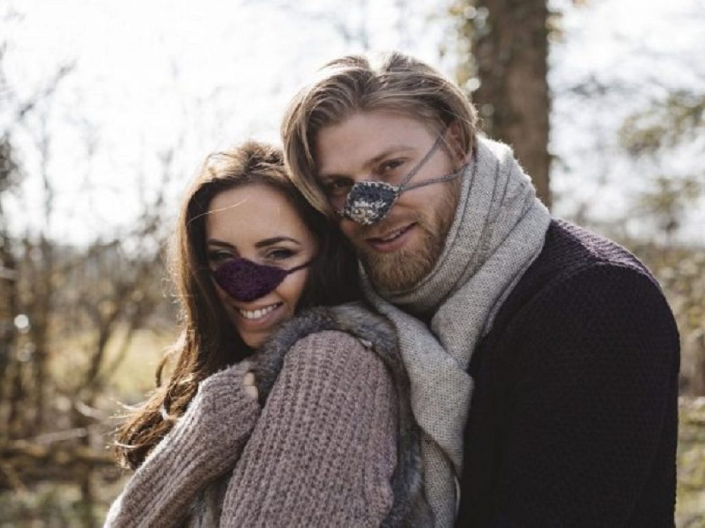 Lo scalda naso è il nuovo fashion trend invernale: il Nose Warmer è stato lanciato dall’azienda inglese The Nose Warmer Company ed è già scattata la corsa all'acquisto