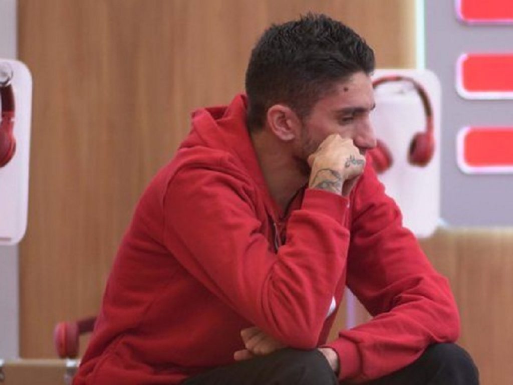 Skioffi verso l’espulsione da Amici 19 per i suoi testi violenti. I pezzi del rapper sono finiti sotto accusa per sessismo