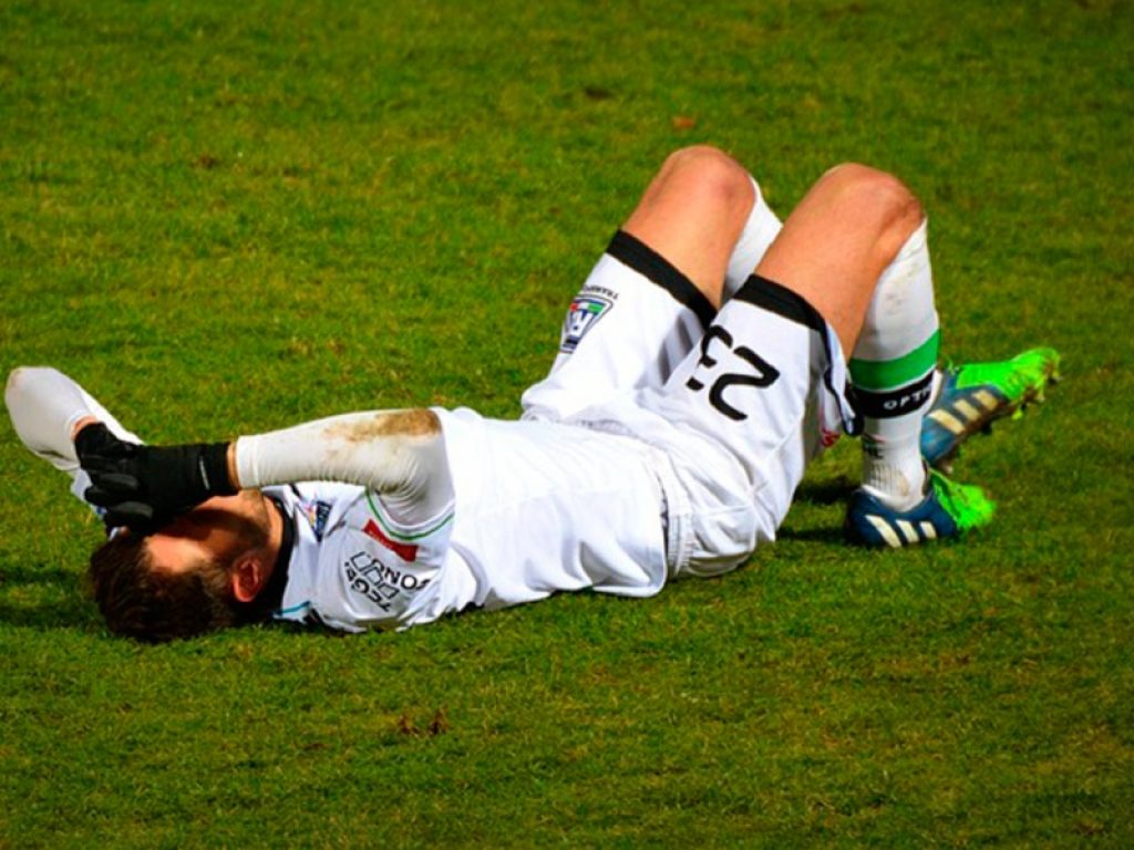 Le violenze nei confronti dei giocatori professionisti e dilettanti nel rapporto intitolato “Calciatori sotto tiro” dell'AIC