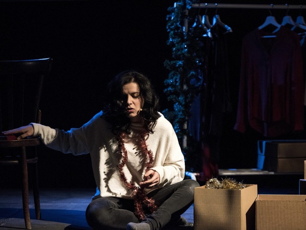 Dal 12 al 15 dicembre 2019 sarà in scena al Teatro Studio Uno di Roma Di Madre in figlia spettacolo tratto dal racconto di Federica Ponza, diretto da Andrea Di Palma