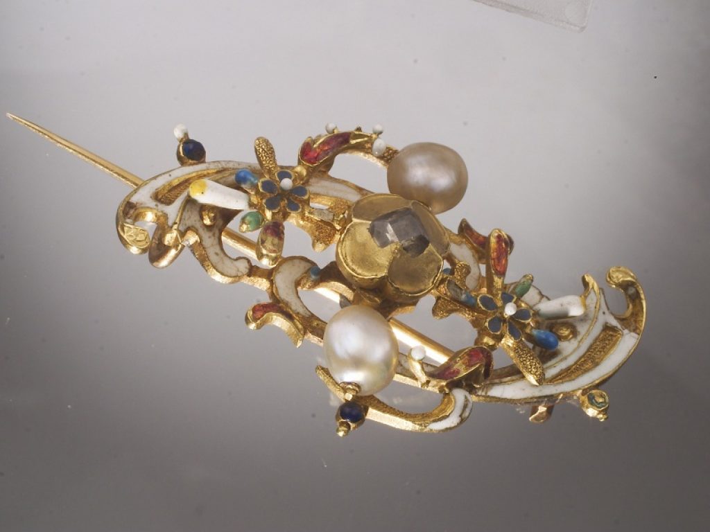 Al Museo di Palazzo Davanzati a Firenze fino al 13 Aprile 2020 la mostra Bellezza e nobili ornamenti nella moda e nell'arredo del Seicento