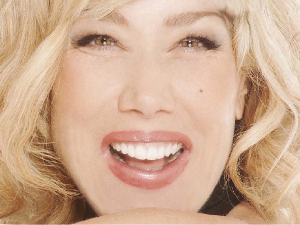 Al Teatro Lyrick di Assisi stasera arriva la dirompente Nancy Brilli, protagonista di A che servono gli uomini? La regia è affidata a Lina Wertmüller