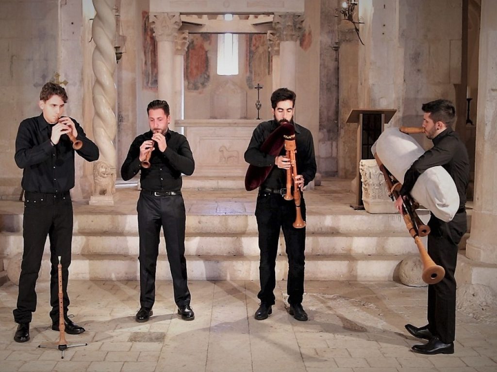Per Natale esce "L'Eco dei Monti", primo cd del Quartetto Petra - ensemble di ciaramelle e zampogne. Prossima la tournée in Svizzera