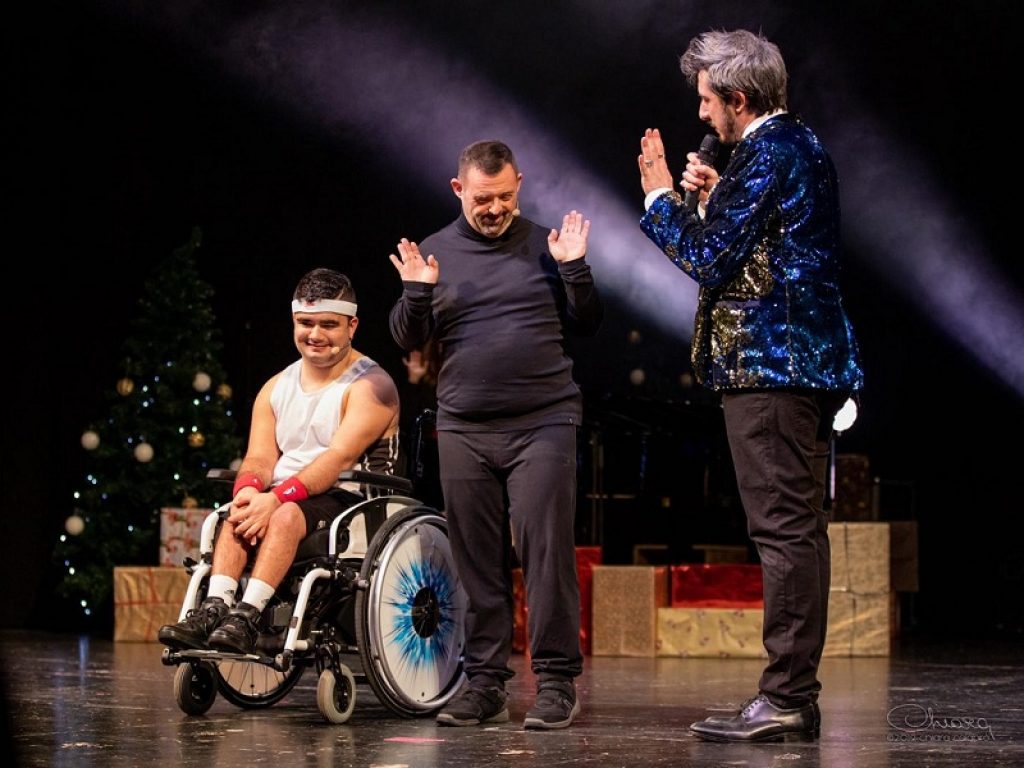 Paolo Ruffini e gli attori della Compagnia Mayor Von Frinzius con “Up&Down” in scena al Teatro Lyrick di Assisi l'11 Dicembre