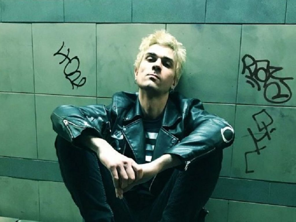 Il dramma, il rock e il fomento: Wepro racconta il suo nuovo disco. Il cantautore è tornato su tutte le piattaforme con "The story of a modern drama"