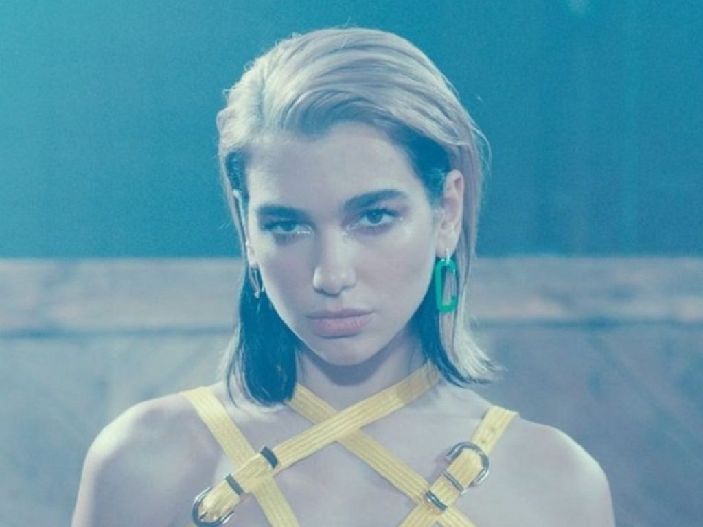 Miley Cyrus e Dua Lipa senza filtri e per la prima volta insieme in "Prisoner": il brano, fuori su tutte le piattaforme, è la nuova anticipazione del disco della star di Hannah Montana