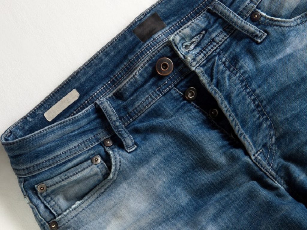 Candiani Denim, azienda lombarda, lancia il denim stretch "biodegradabile": poliestere nel tessuto elasticizzato sostituito con una nuova fibra naturale
