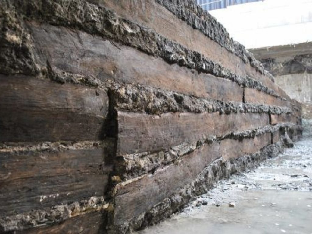 Hanno fatto un lungo viaggio le ventiquattro tavole di quercia trovate fortuitamente a Roma, durante i lavori per la Metro C in via Sannio