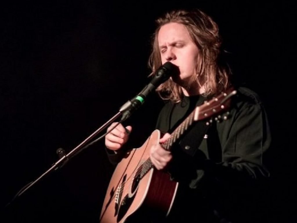 Amazon insieme a Lewis Capaldi per il Prime Day Live: il 9 ottobre un evento gratuito in live stream su Twitch e Amazon Music