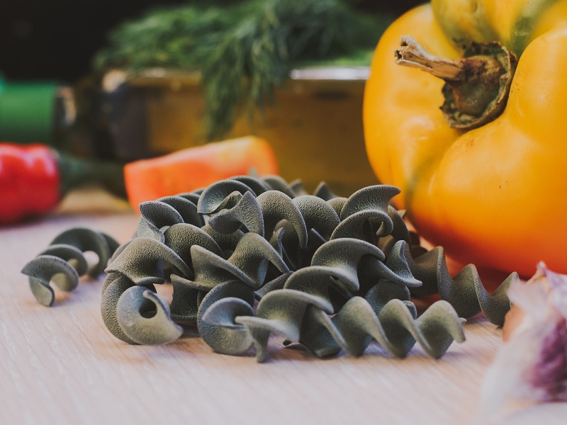 Gli italiani cambiano gusti e sugli scaffali si moltiplicano le paste alternative, per necessità o per curiosità