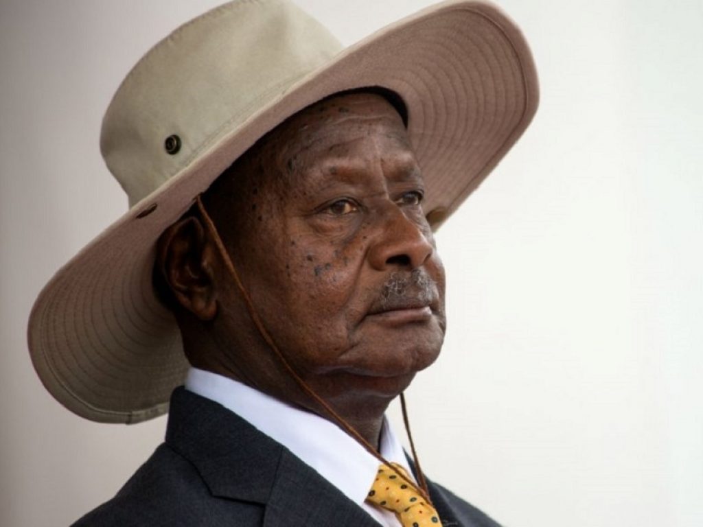 Il presidente dell'Uganda Yoweri Museveni, 75 anni, ha perso 30 chili con una super dieta: merito di cassava, banane e piante tutte africane