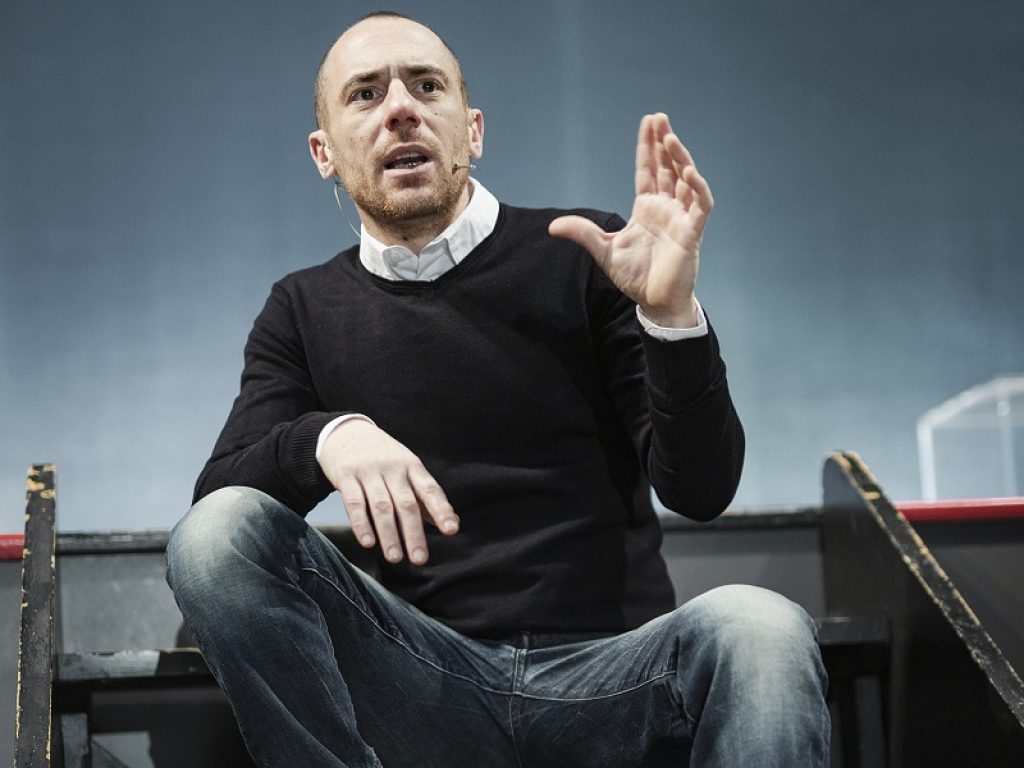 All'Argot Studio "Così è (o mi pare"): una riscrittura per realtà virtuale di "Così è (se vi pare)" di Luigi Pirandello, adattato e diretto da Elio Germano