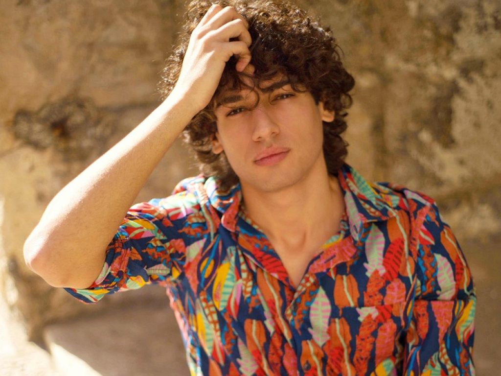 Disponibile online sulle piattaforme digitali "Mitici", il nuovo singolo di Deca: un brano generazionale dell'artista Giuseppe de Candia