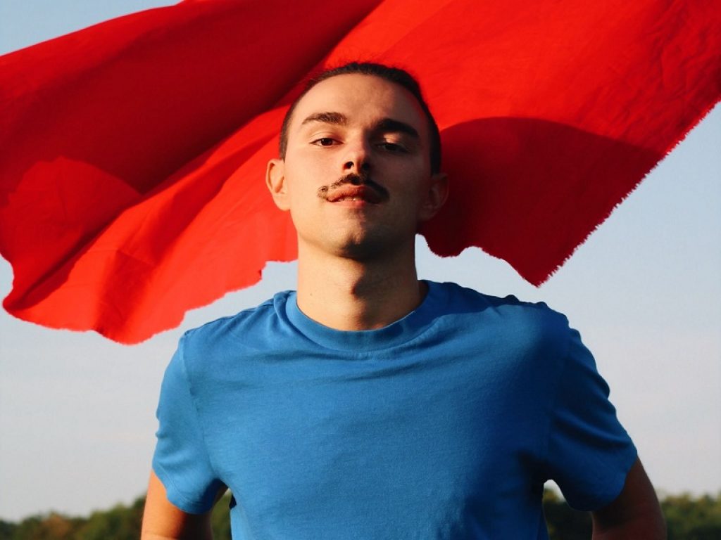 Fuori in digitale "Stati Uniti Mai" il nuovo singolo del cantautore e chitarrista comasco Jurijgami. Online anche il videoclip