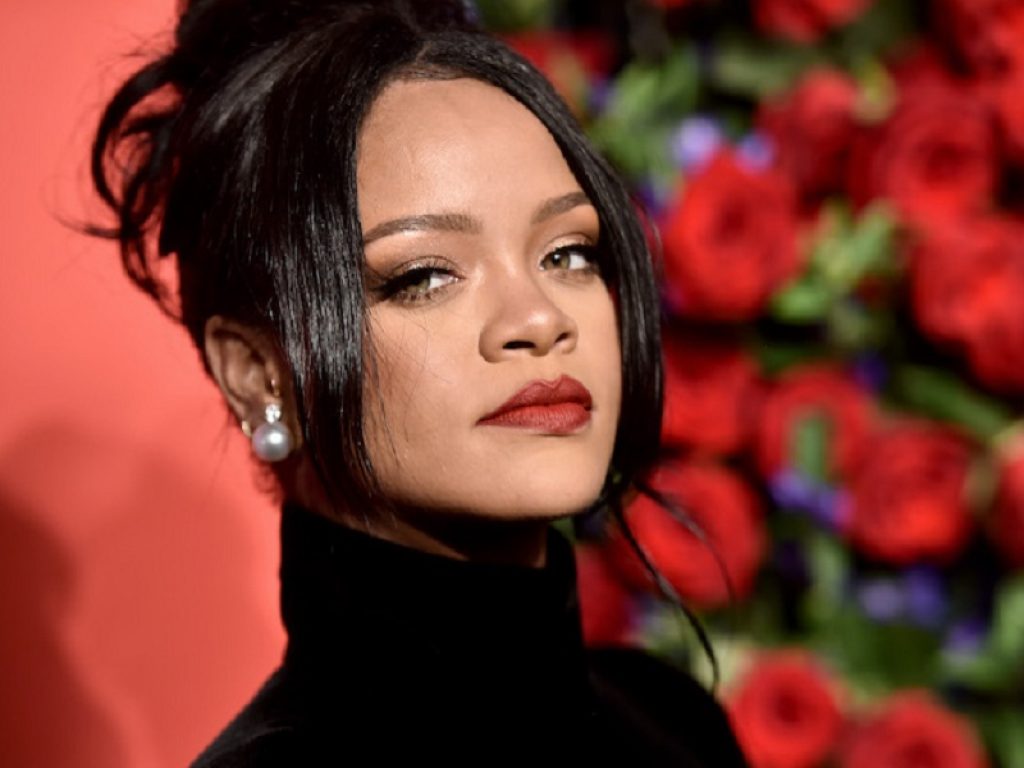 Rihanna a fianco dei contadini indiani in piazza: i fan hanno coniato l'hashtag #RihannaSupportsIndianFarmers e hanno iniziato a rilanciare il messaggio di solidarietà della musicista