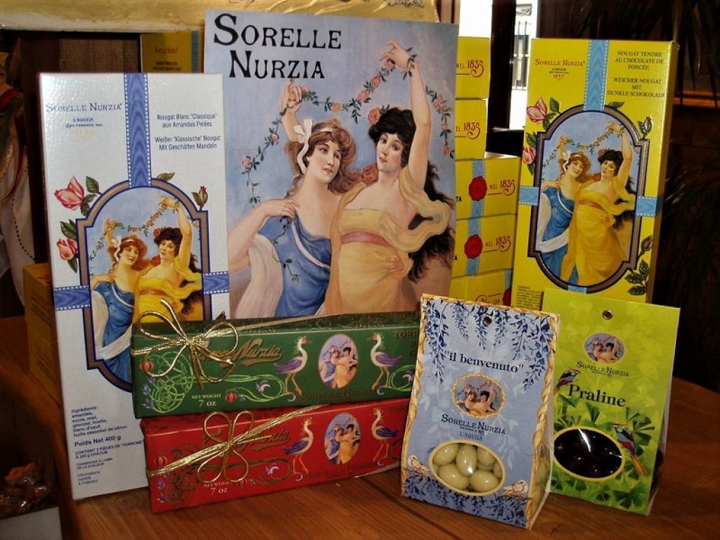 Lo storico Enrico Cavalli racconta la dinastia Nurzia che da quasi due secoli produce a L'Aquila l'inconfondibile torrone "tenero al cioccolato", famoso in Italia e nel mondo