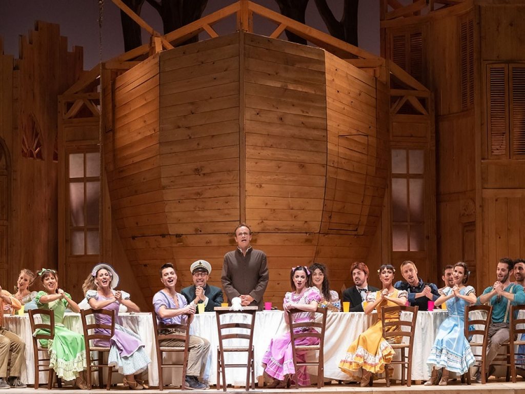 Al teatro Augusteo di Napoli, fino a domenica 9 febbraio, Gianluca Guidi sarà in scena con la commedia musicale “Aggiungi un posto a tavola”