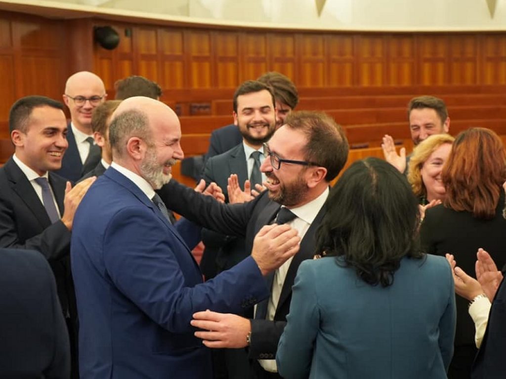 Alfonso Bonafede è stato eletto per acclamazione dai ministri e sottosegretari pentastellati capo delegazione del Movimento 5 Stelle