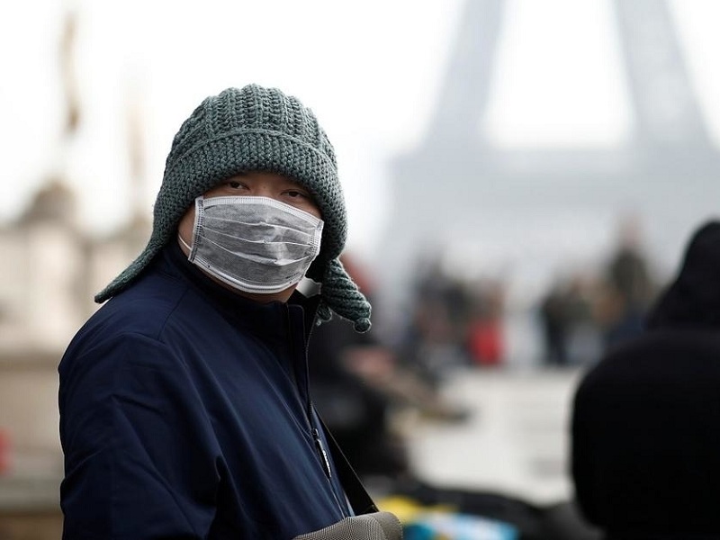 Covid-19, l’allarme di Sileri: “Elevato rischio di casi d’importazione dalla Francia”. La situazione contagi è fuori controllo, con oltre diecimila nuovi casi ogni 24 ore