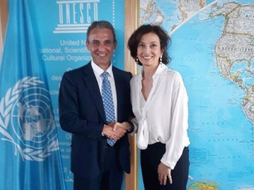 Max Bianco tra i 22 Caschi verdi per l'Unesco