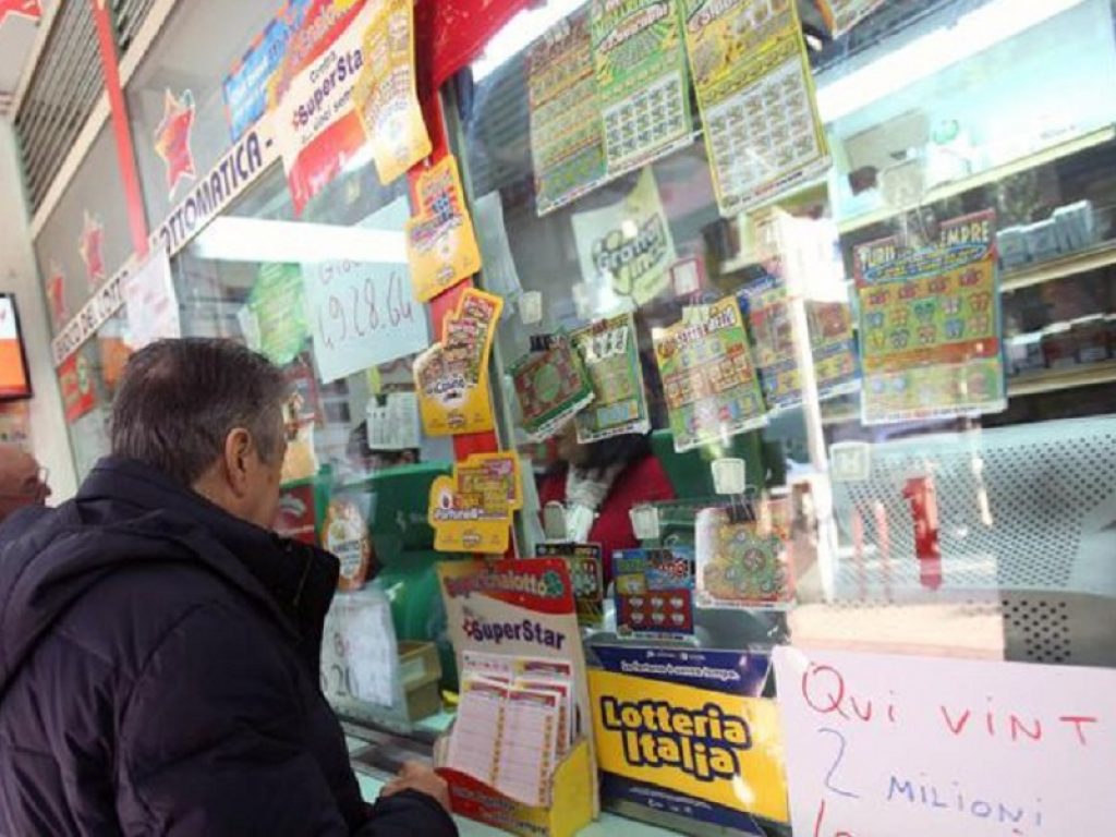 Lotteria Italia 2021: l'elenco di tutti i biglietti vincenti con serie e numero dei premi di prima, seconda e terza categoria estratti il 6 gennaio 2022.