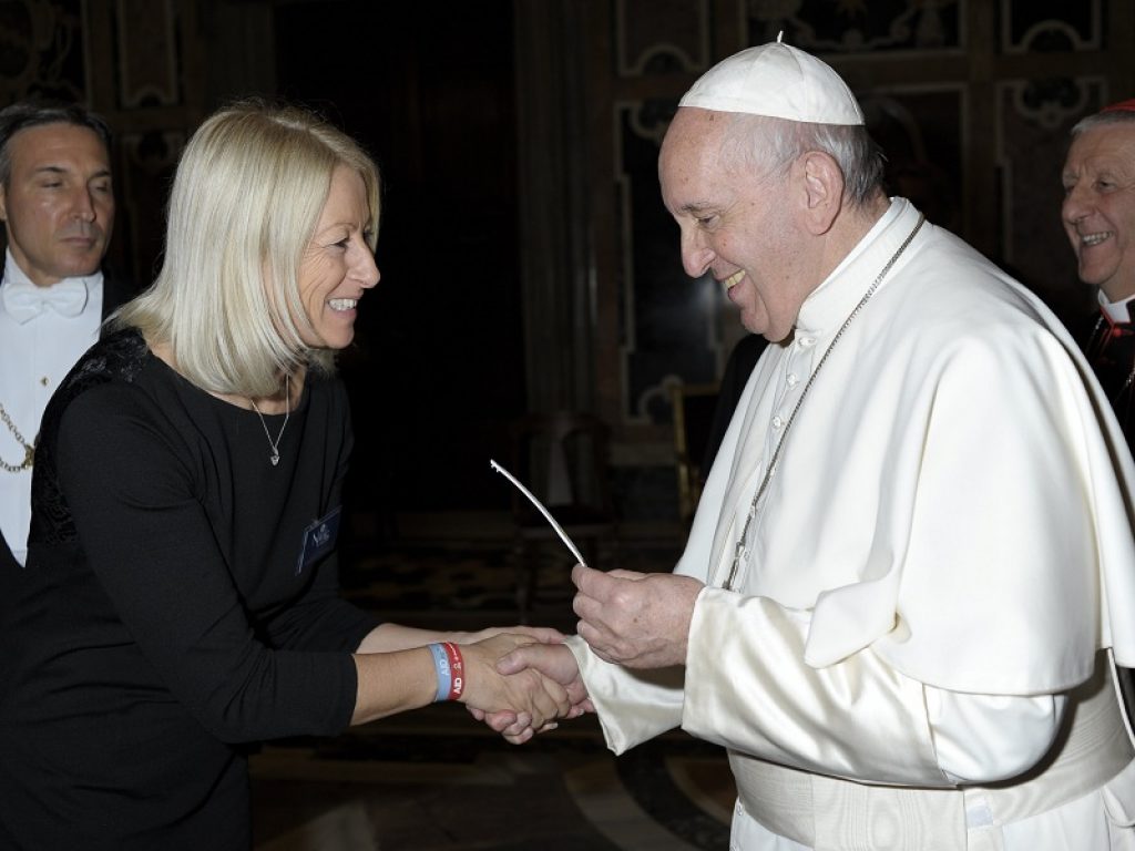 Audens dona a Papa Francesco il bracciale salvavita AIDme