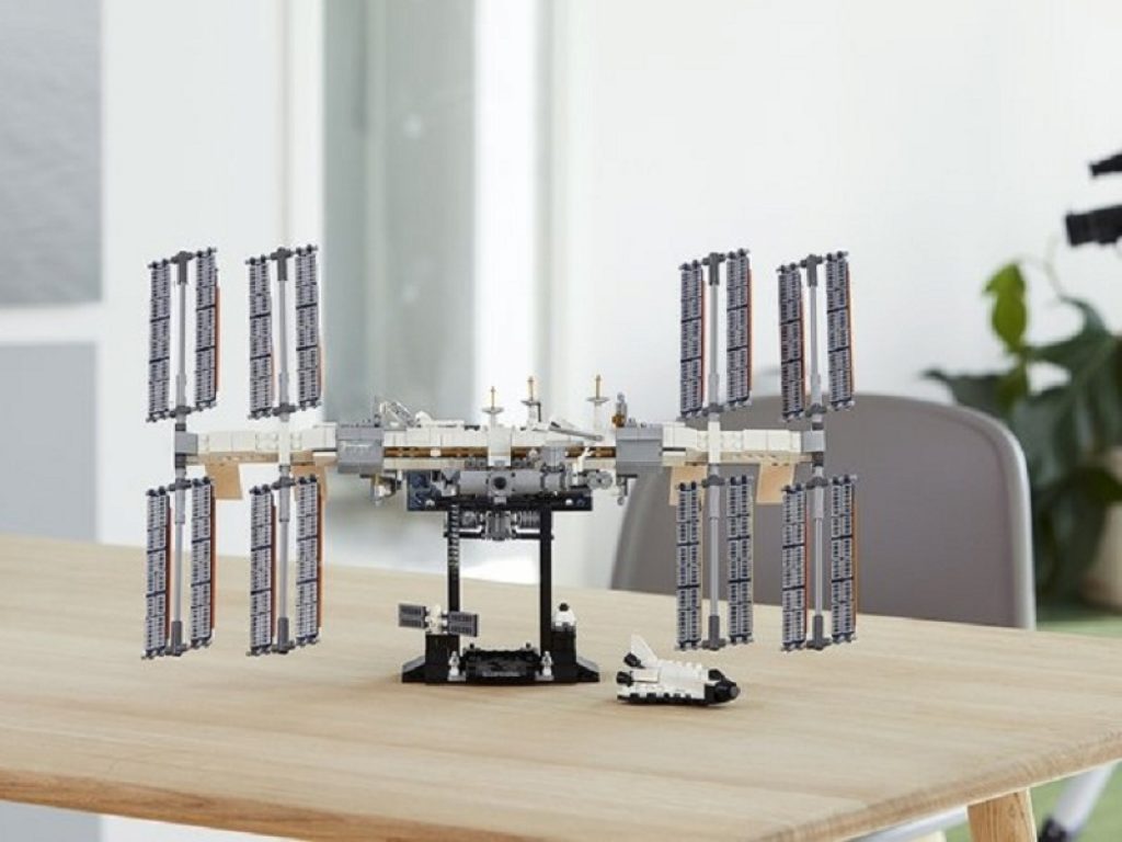 LEGO torna nello Spazio con il modellino della ISS: Il kit speciale per il decimo anniversario della collezione Ideas sarà disponibile dal 1° febbraio
