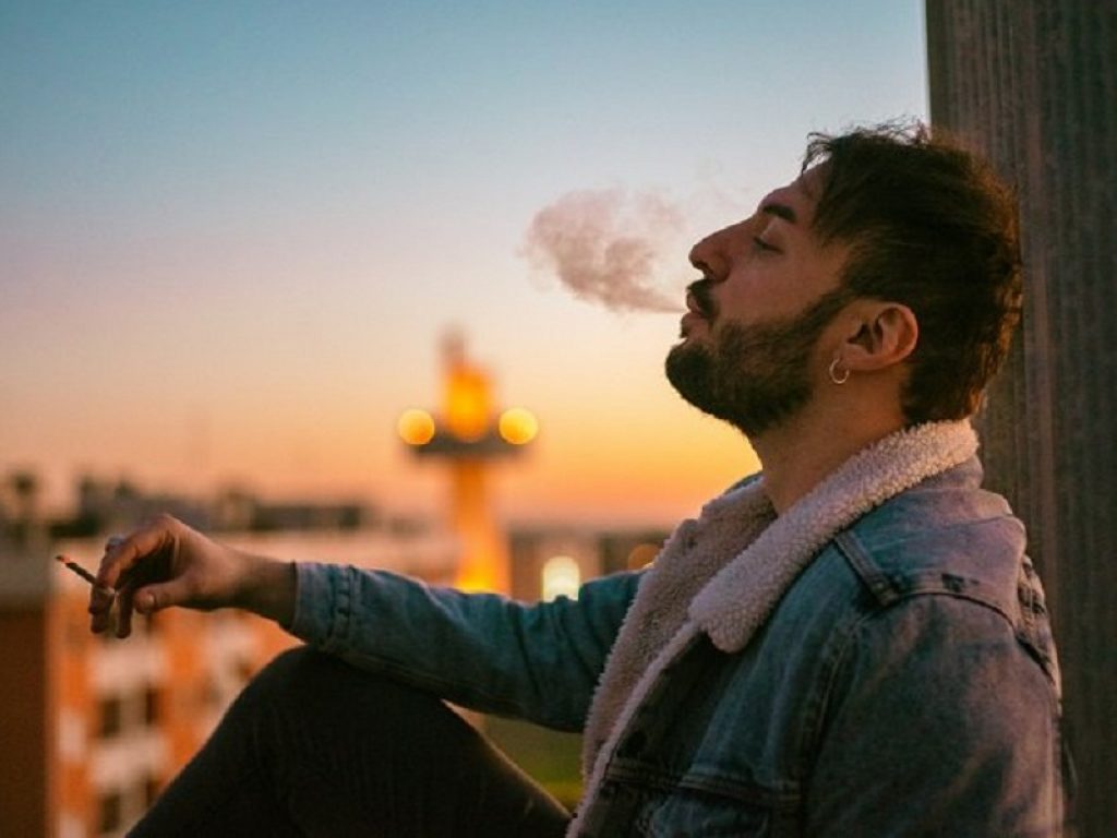 “Ho portato le parole”, fuori il nuovo singolo di Strade: una canzone raccontata con la lingua dei segni e sullo sfondo le bellezze di Roma