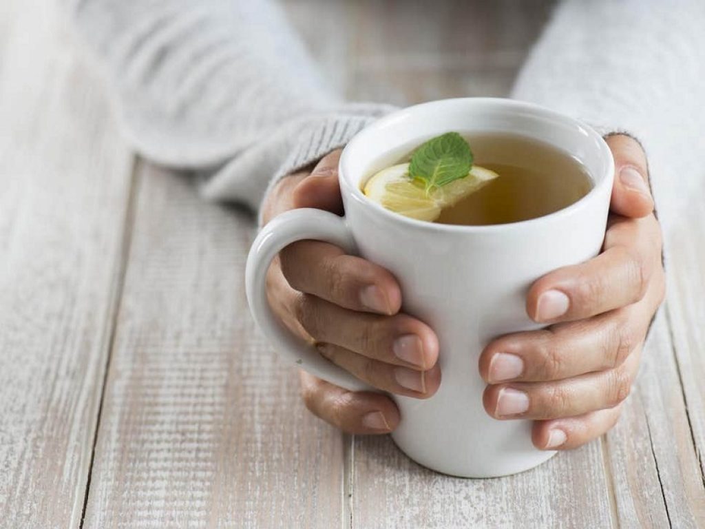 Bere il tè almeno tre volte alla settimana è legato ad una vita più lunga e più sana, secondo uno studio pubblicato dalla Società Europea di Cardiologia 