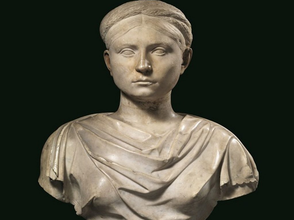 Le Gallerie degli Uffizi acquistano all'asta due sculture femminili di epoca romana e due iscrizioni risalenti allo stesso periodo