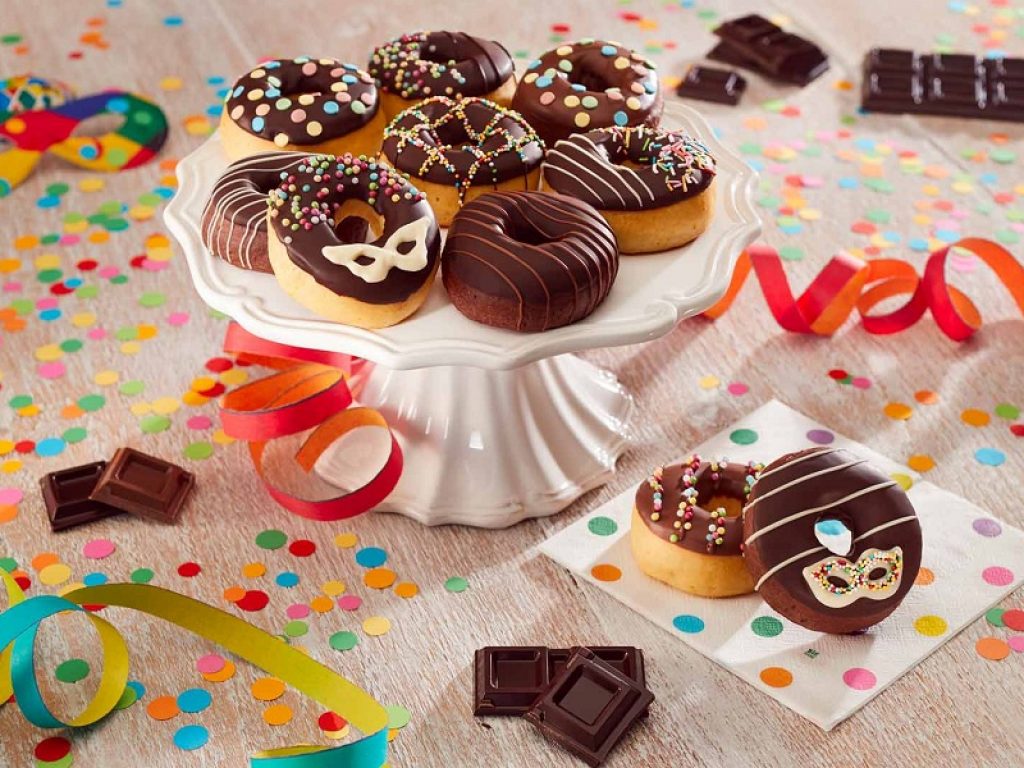 Le Coriambelle sono il dolce realizzato dal Maestro della Scuola del Cioccolato Perugina per celebrare non solo il Carnevale ma anche i 145 anni dalla nascita dei coriandoli