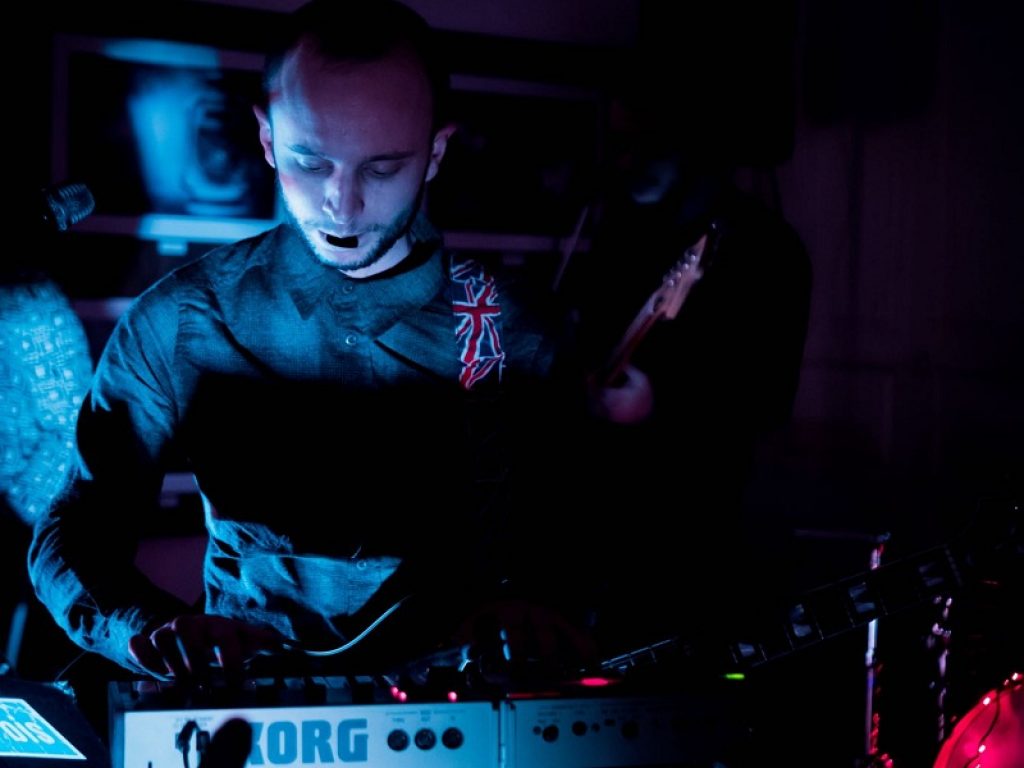 "L'indipendente Italiano" è il titolo del primo album di DASP, progetto del musicista calabrese Domenico Palopoli, in uscita in digitale questa primavera