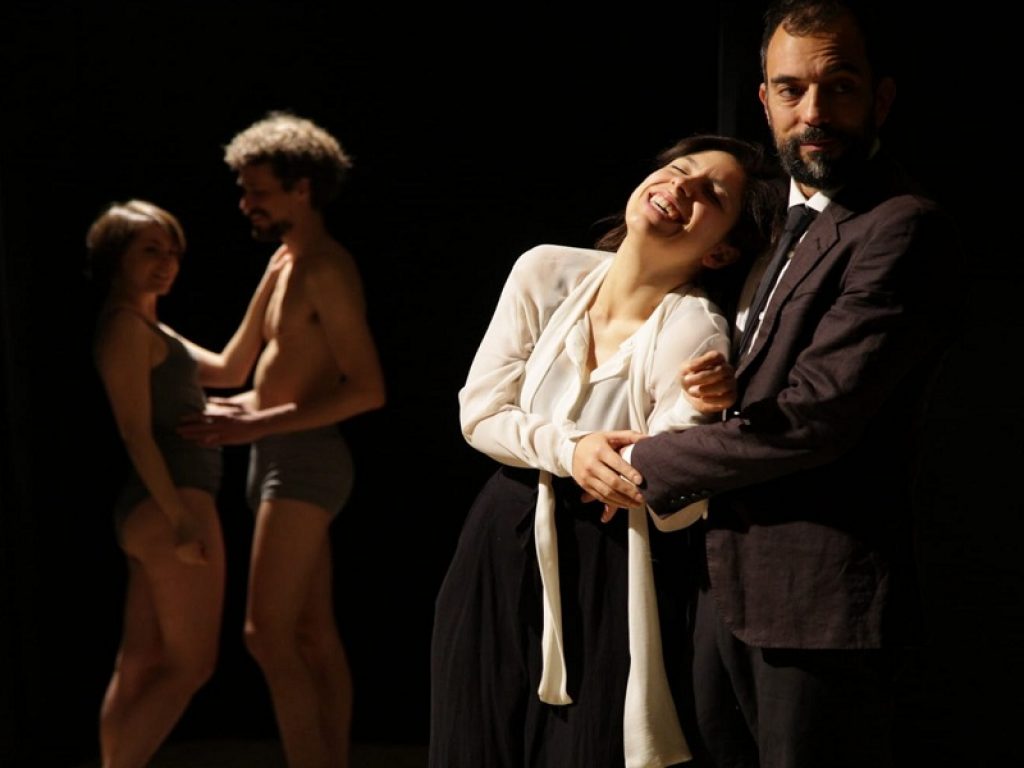 Girotondo-riffa d’amore per otto personaggi, regia Flaminio Perez e ispirato all'opera di Arthur Schnitzler, dal 27 febbraio al 1 marzo al Teatro Trastevere