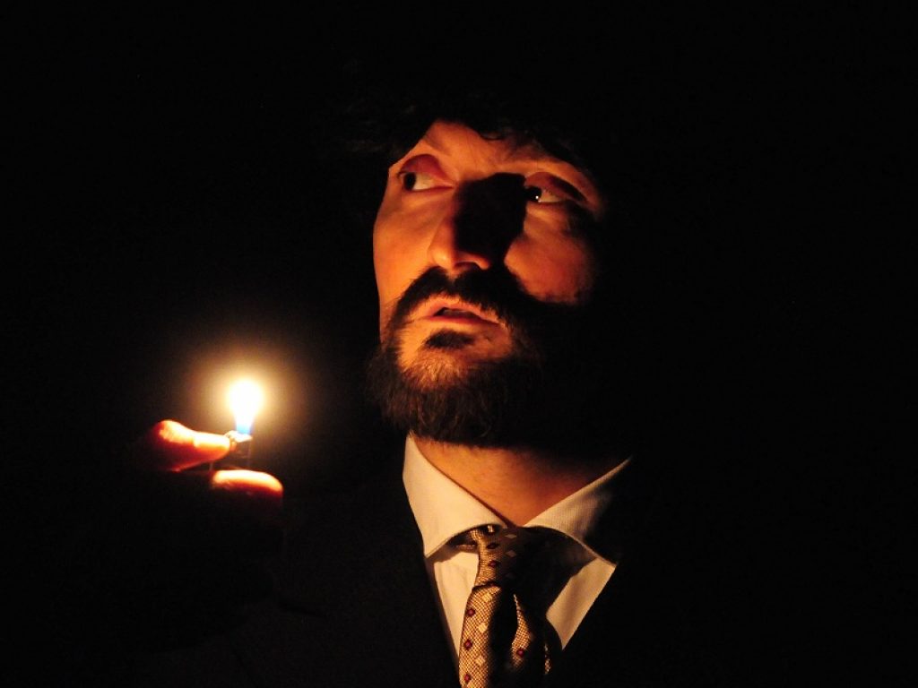 Sei personaggi in cerca d’attore, commedia scritta e diretta da Emilia Miscio, torna in scena al teatro L’Aura di Roma dal 12 al 15 marzo