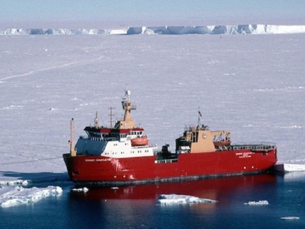 La nave oceanografica Laura Bassi arriverà in Antartide il 16 dicembre per portare rifornimenti alla stazione italiana Mario Zucchelli