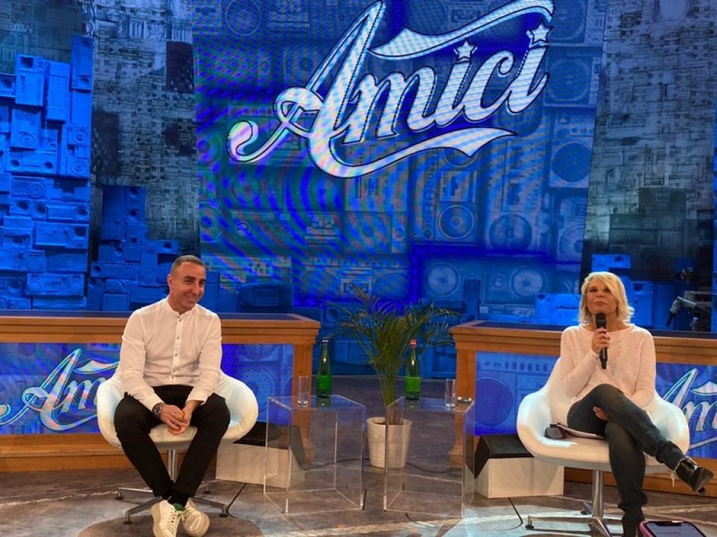 Amici: Leonardo si tiene stretto il banco e Deddy vince la sfida. Ecco quello che è successo nella puntata di oggi su Canale 5