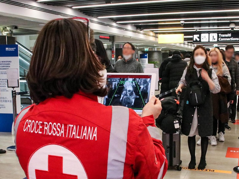 Il ministro Speranza firma una nuova ordinanza: “Dal 16 maggio stop quarantena da Paesi Ue”. Attesi 26 milioni di turisti stranieri