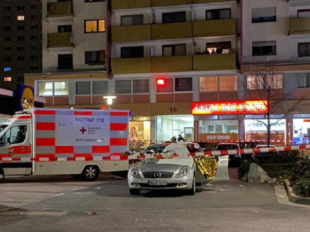 Sparatoria ad Hanau, in Germania: almeno nove le vittime nei bar curdi della città vicino a Francoforte, a sparare un estremista di destra