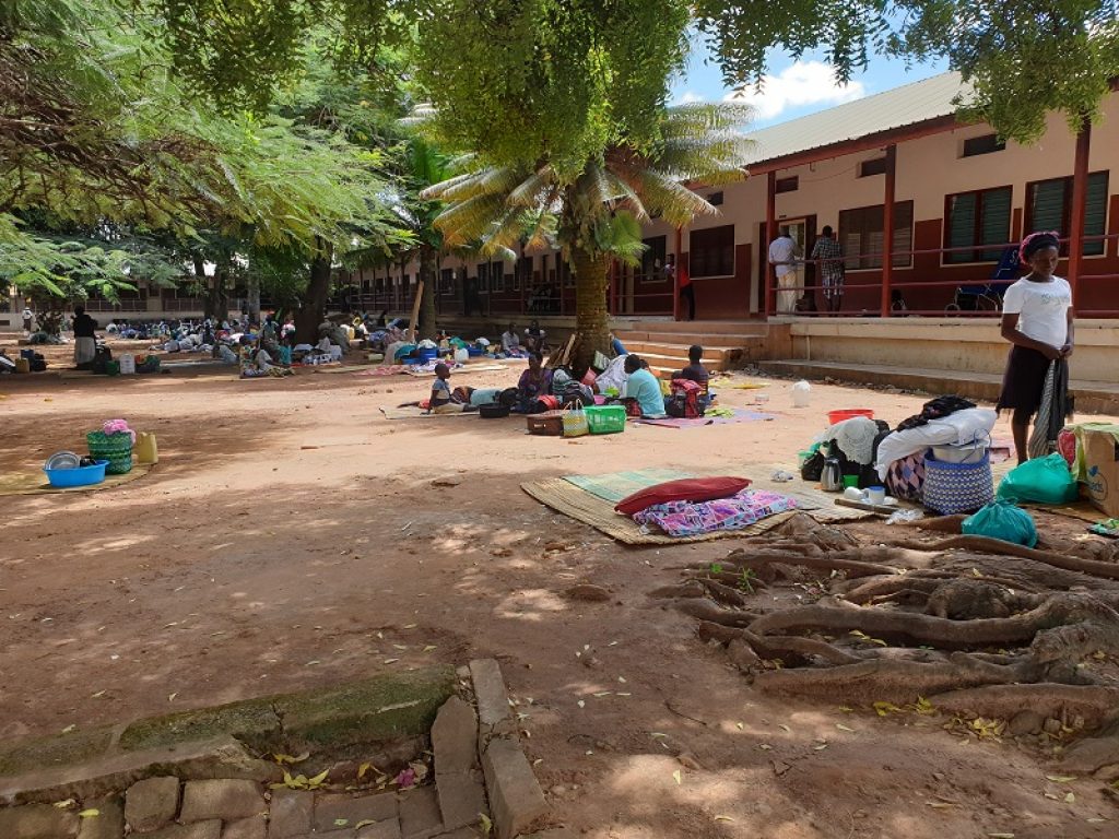 In Uganda Afron inaugura il cinema per i piccoli pazienti oncologici: i dvd sono arrivati da Roma, insieme a tanti giocattoli 