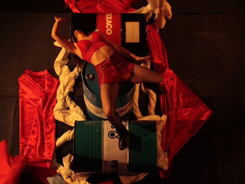 Oggi e domani in scena al Teatro Ridotto di Bologna lo spettacolo Mèlisse di Teatro Ebasko, una parabola discendente verso i margini della società civile