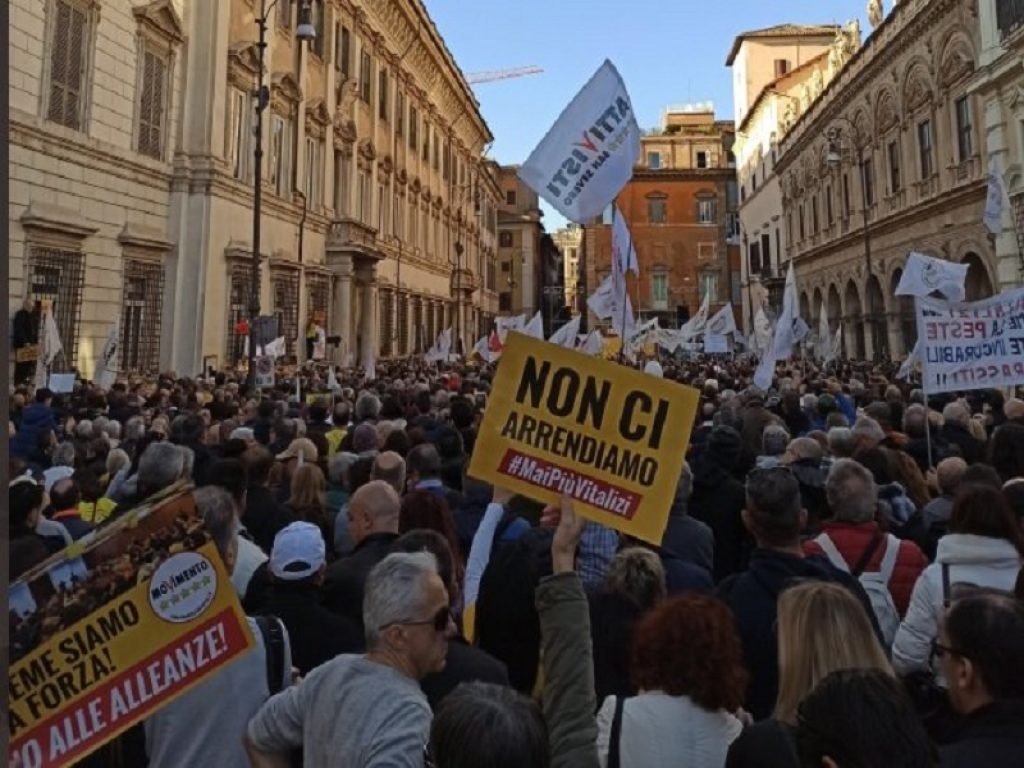 Il M5s in piazza contro i vitalizi