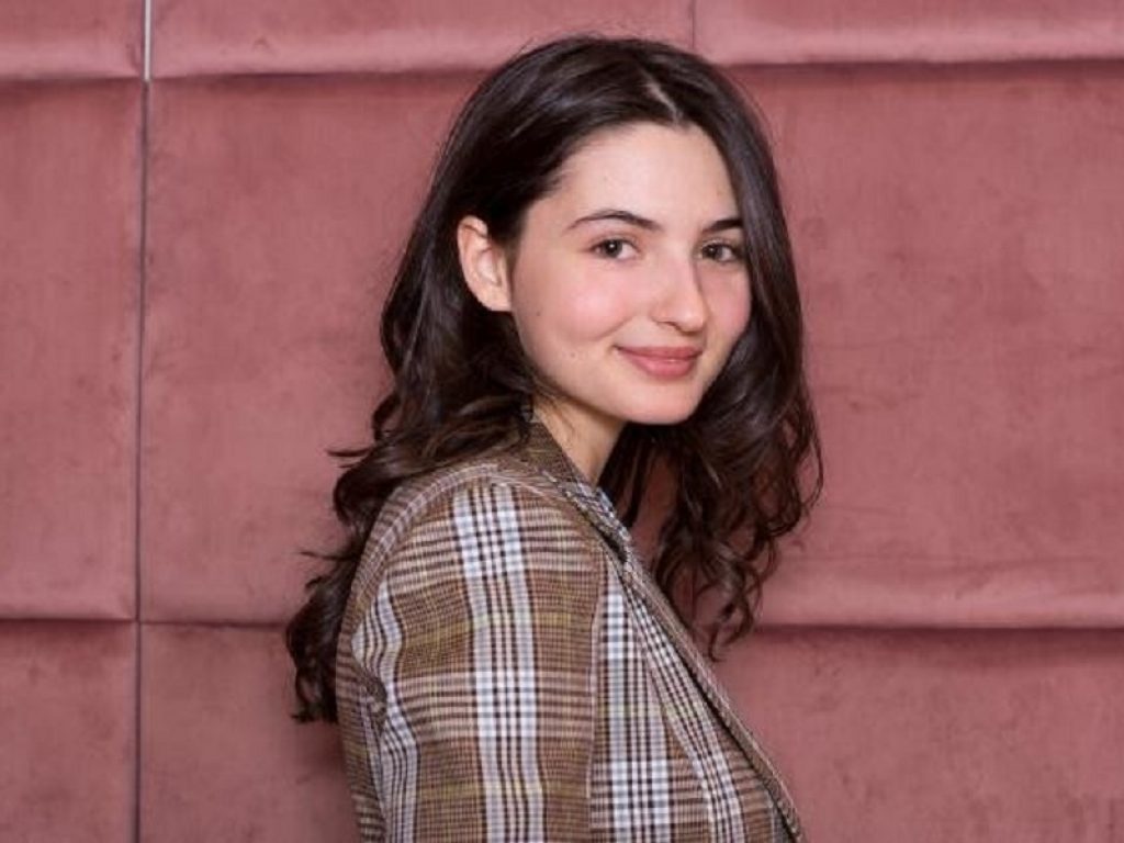 Sanremo Young 2020: Tecla Insolia arriva sul palco dell’Ariston con la sua "8 marzo". La cantante, 16 anni, è la più giovane in gara